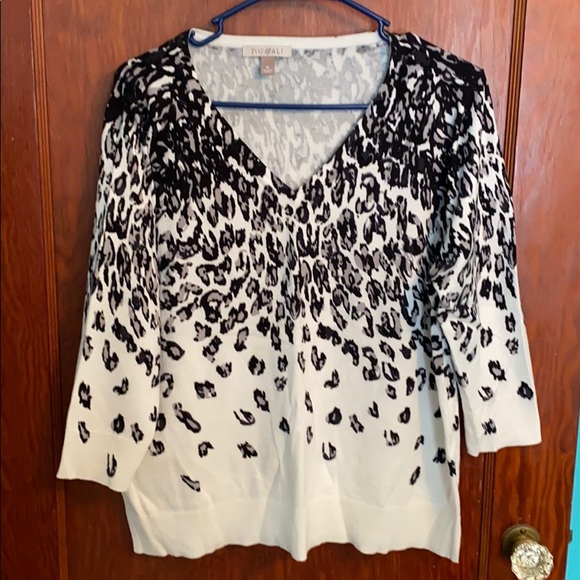 Beautiful animal print sweater - Picture 1 of 5